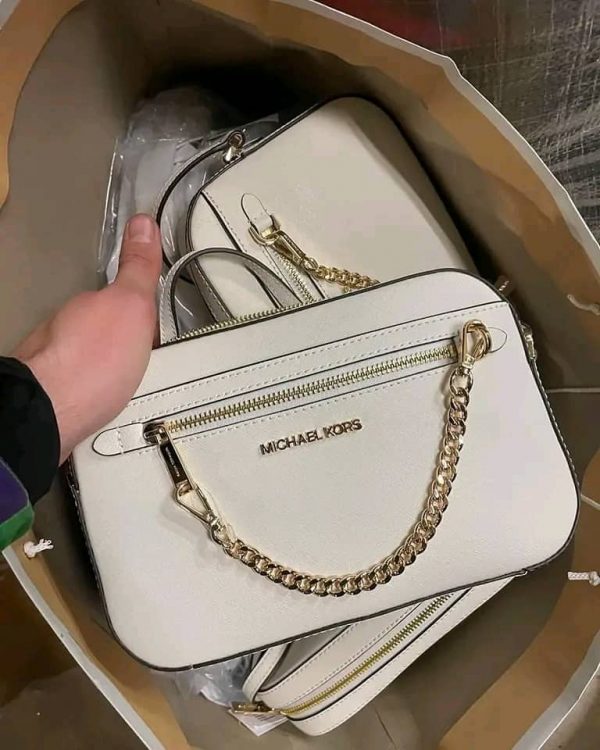 Elegant Women's Handbags Collection - Image 3
