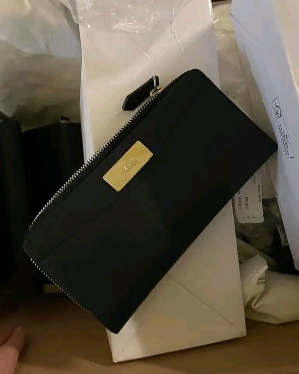 Elegant Women's Handbags Collection - Image 7