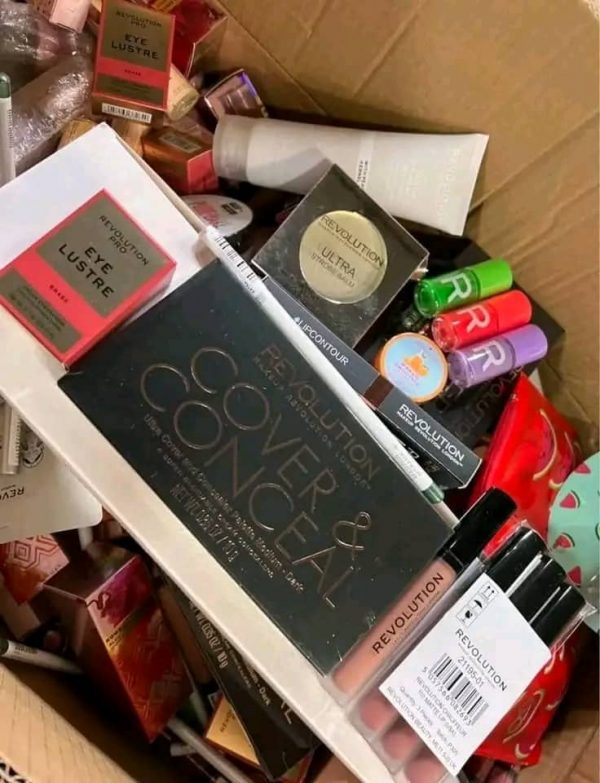 Brand name Cosmetic pallets!! - Image 4